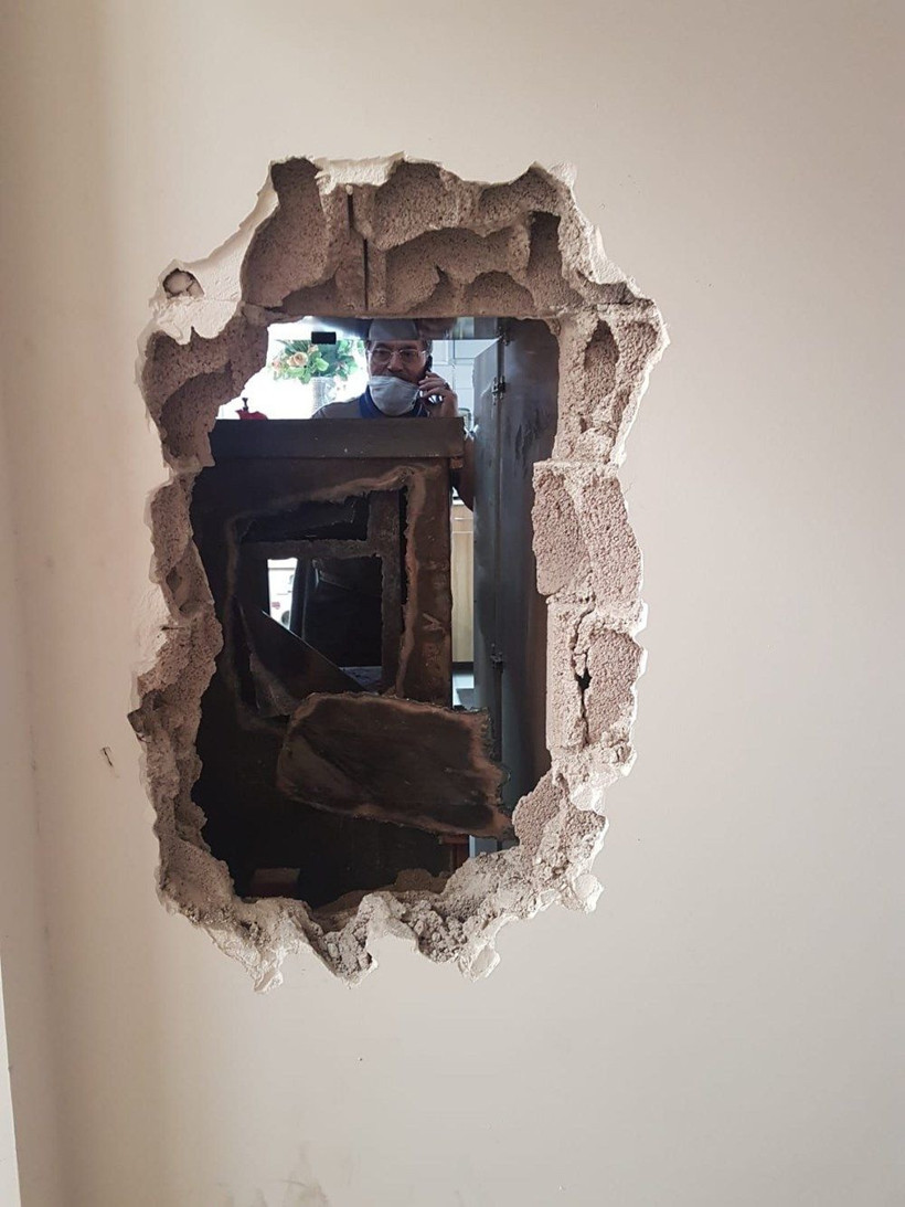 Duvarı görünce gözlerine inanamadı! 3 kişi maskeyle gelmiş - Resim: 3