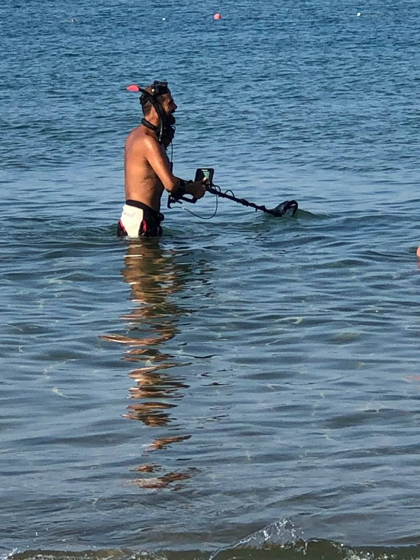 Tatilciler gitti, define avcıları sahile indi! - Resim: 2