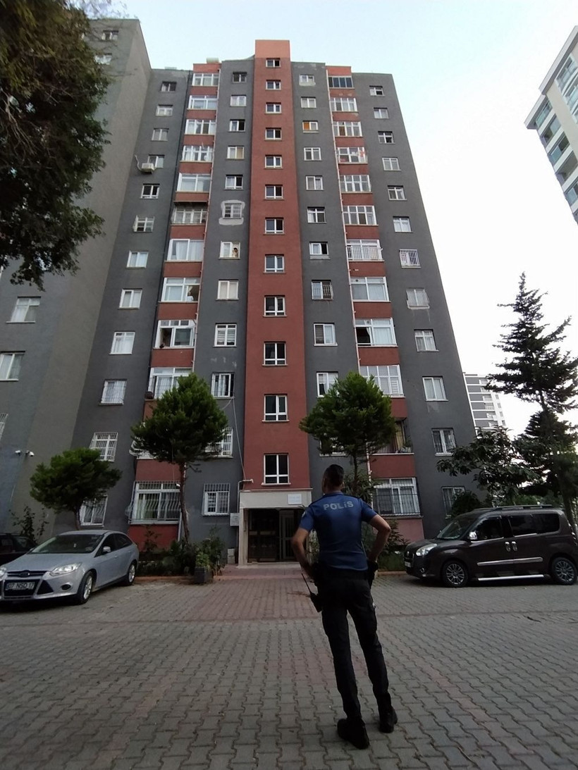 11. kattan atlayan 13 yaşındaki çocuk hayatını kaybetti - Resim: 1