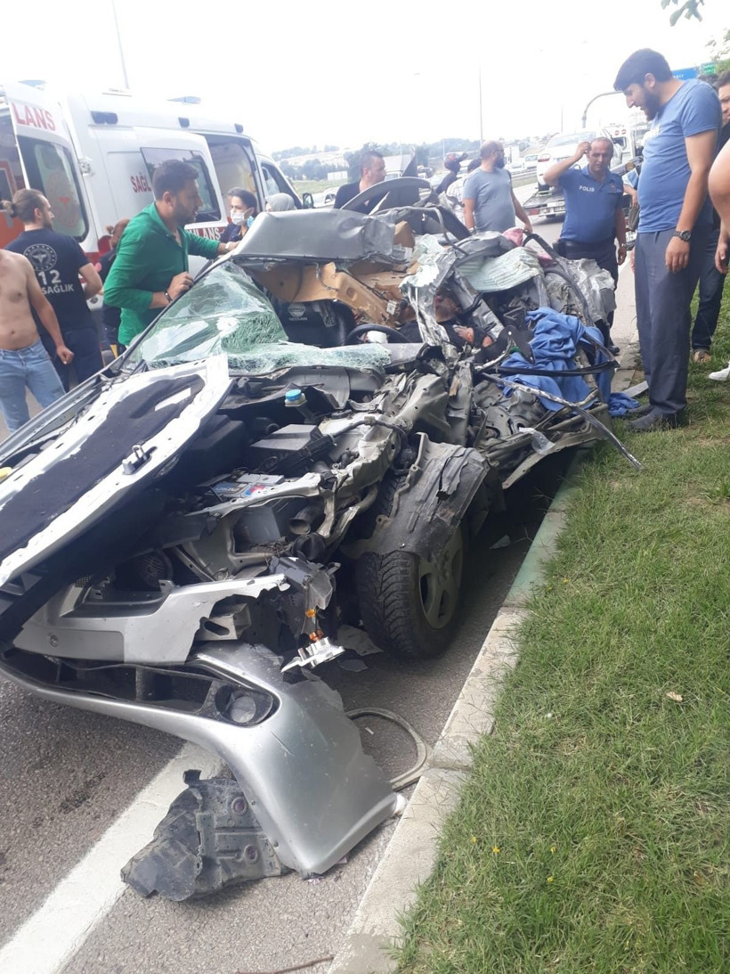 Beton mikseri 5 kişilik aileyi tatil yolunda biçti! Feci ölüm - Resim: 1