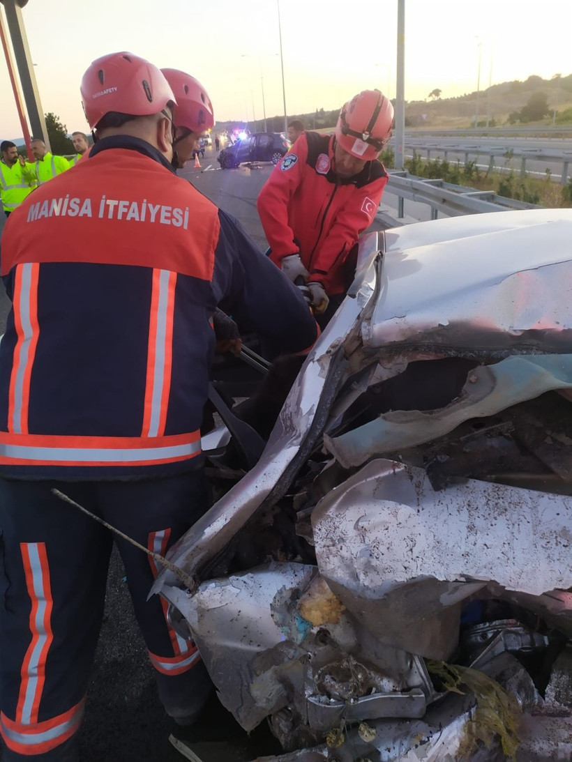 İstanbul-İzmir yolunda feci kaza! Aynı aileden 5 kişi hayatını kaybetti - Resim: 2