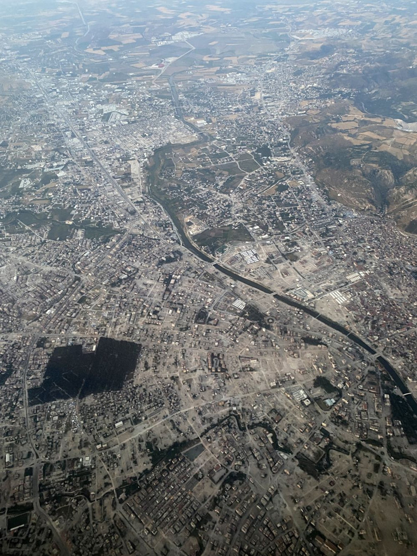 Depremin izleri! Hatay aylar sonra görüntülendi “Anılarımızın üzerinden kepçeler geçiyor” - Resim: 2