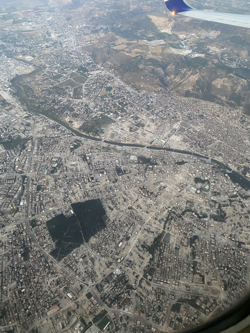 Depremin izleri! Hatay aylar sonra görüntülendi “Anılarımızın üzerinden kepçeler geçiyor” - Resim: 3