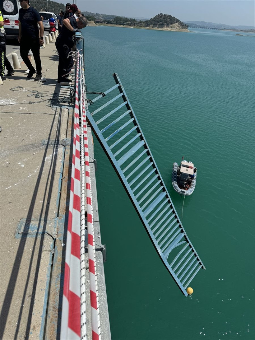 Adana'da bir otomobil köprüden baraj gölüne düştü! 4 kişi aranıyor - Resim: 3