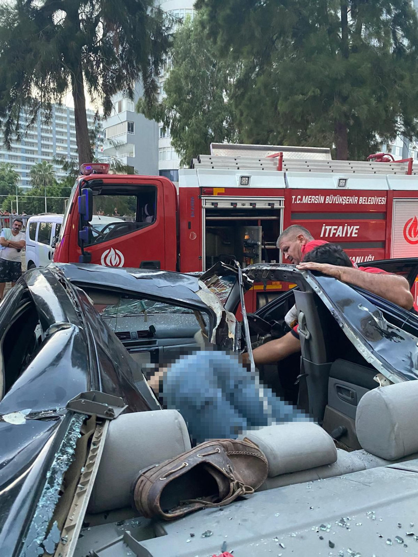 Mersin'de korkunç olay! 21. kattan otomobilin üzerine düştü - Resim: 4