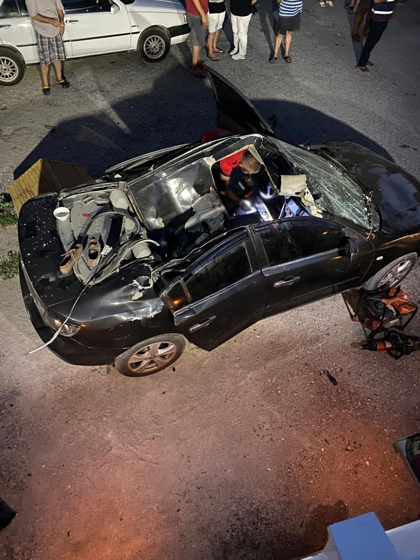 Mersin'de korkunç olay! 21. kattan otomobilin üzerine düştü - Resim: 1