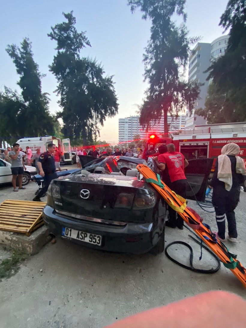Mersin'de korkunç olay! 21. kattan otomobilin üzerine düştü - Resim: 3