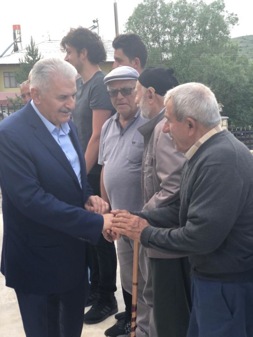 Binali Yıldırım doğup büyüdüğü Kayı köyü'ne gitti - Resim: 3
