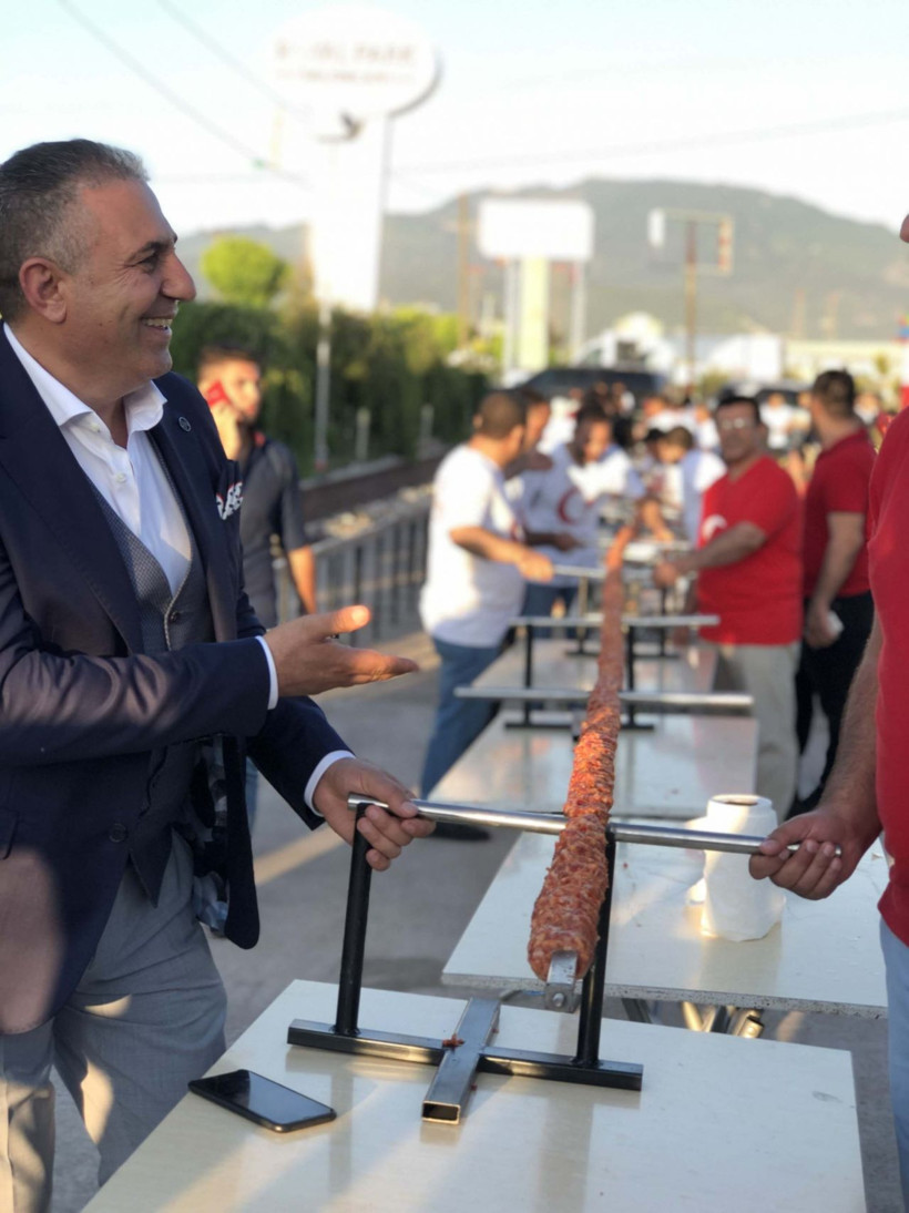 Adanalı boru kebapçısı, oğlunun düğününde 60 metrelik kebap yaptı - Resim: 3