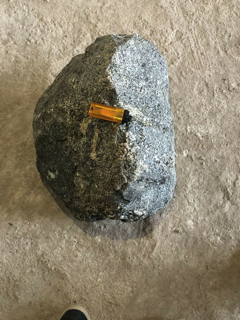 Sivaslı çiftçi tarlasında buldu! Esrarengiz taş 2 katı ağırlıkta - Resim: 3