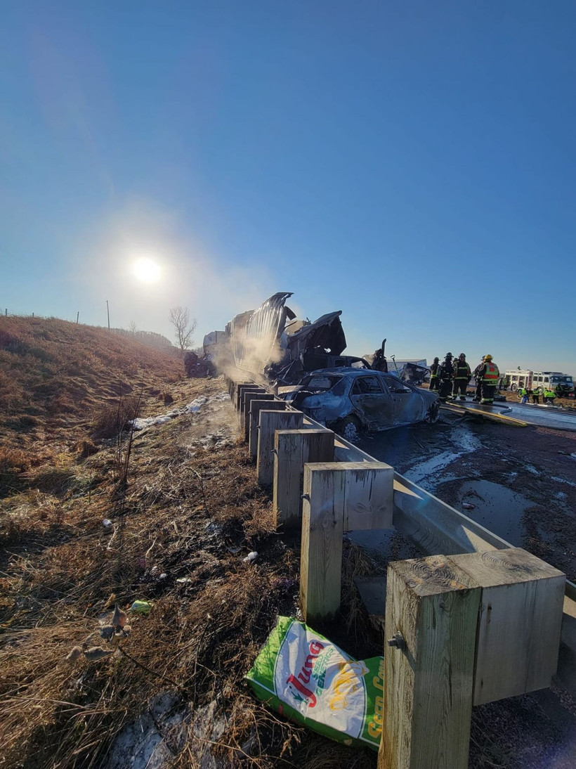 ABD'de feci zincirleme kaza! 40 araç birbirine girdi: Yol trafiğe kapatıldı - Resim: 3