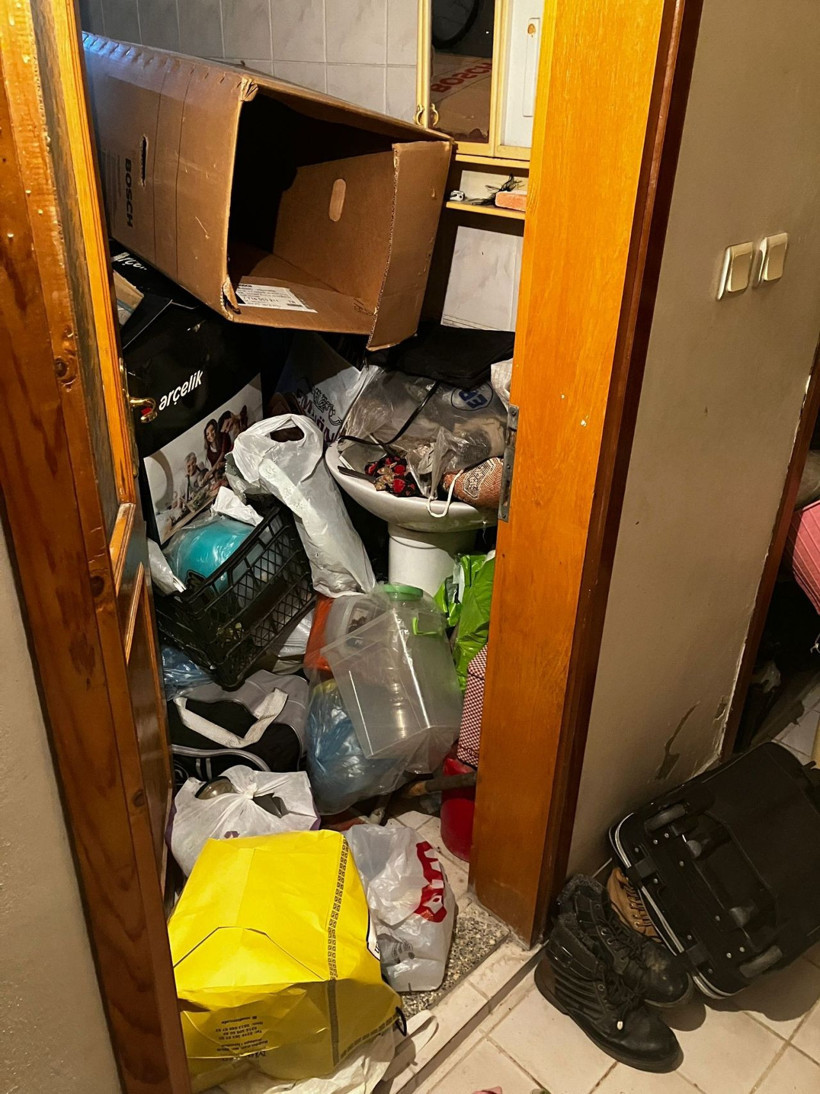 Çekmeköy'de çöp evi torunları ihbar etti! 6 yıldır biriktirmişler - Resim: 1