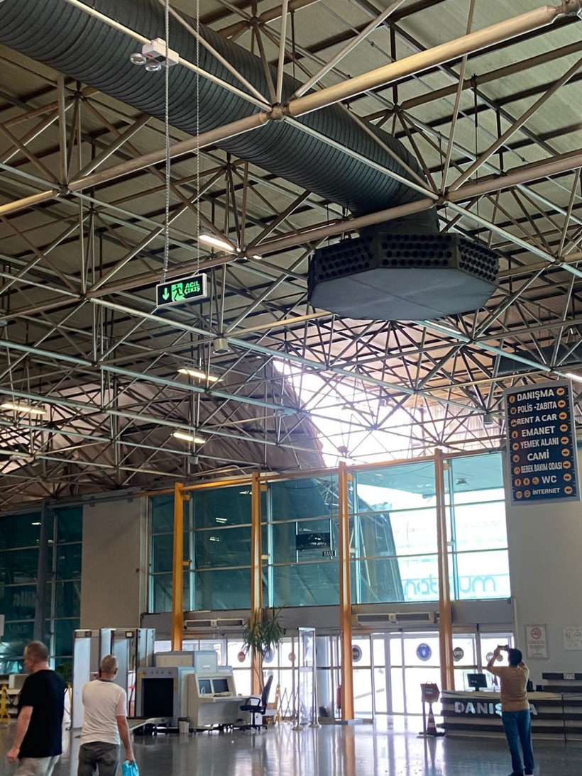 Bursa'da otobüs terminaline yıldırım düştü! Görüntüler korkunç çatı çöktü, ağaçlar yıkıldı - Resim: 4