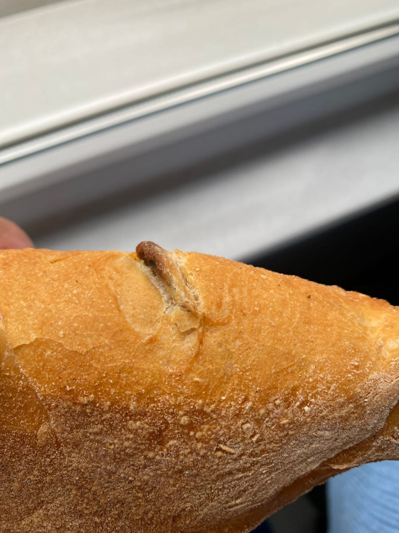 Ekmeğin içinden çıkan şoke etti! Özür dilemesi gereken bakkal öyle bir şey söyledi ki... - Resim: 2