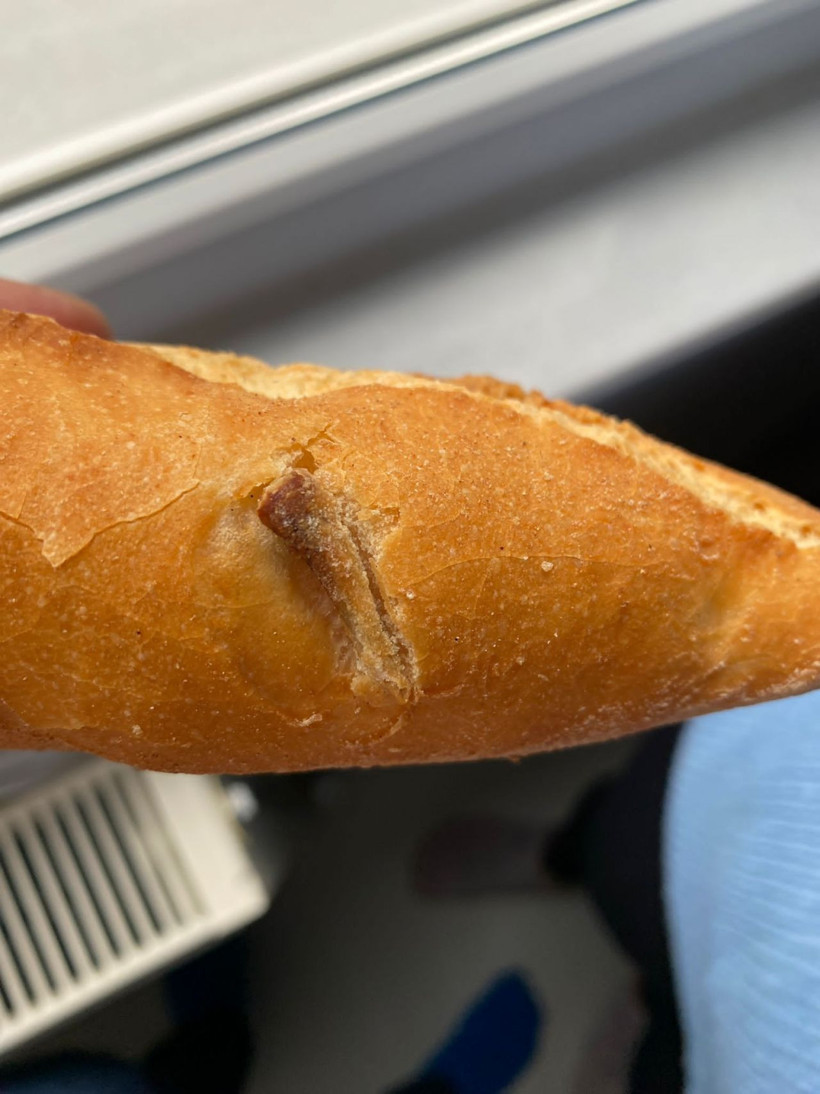 Ekmeğin içinden çıkan şoke etti! Özür dilemesi gereken bakkal öyle bir şey söyledi ki... - Resim: 3