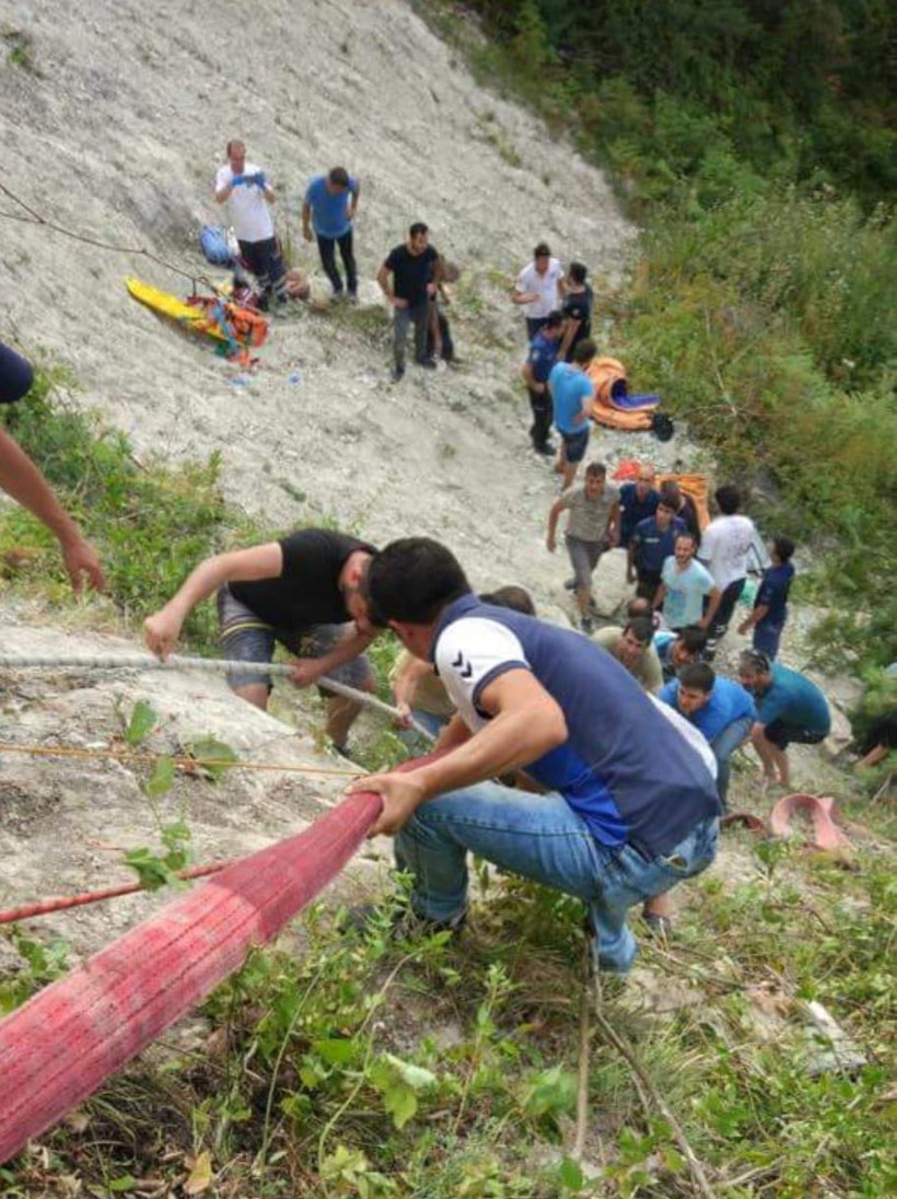 Bartın’daki midibüs faciası: 3 ölü 19 yaralı - Resim: 4