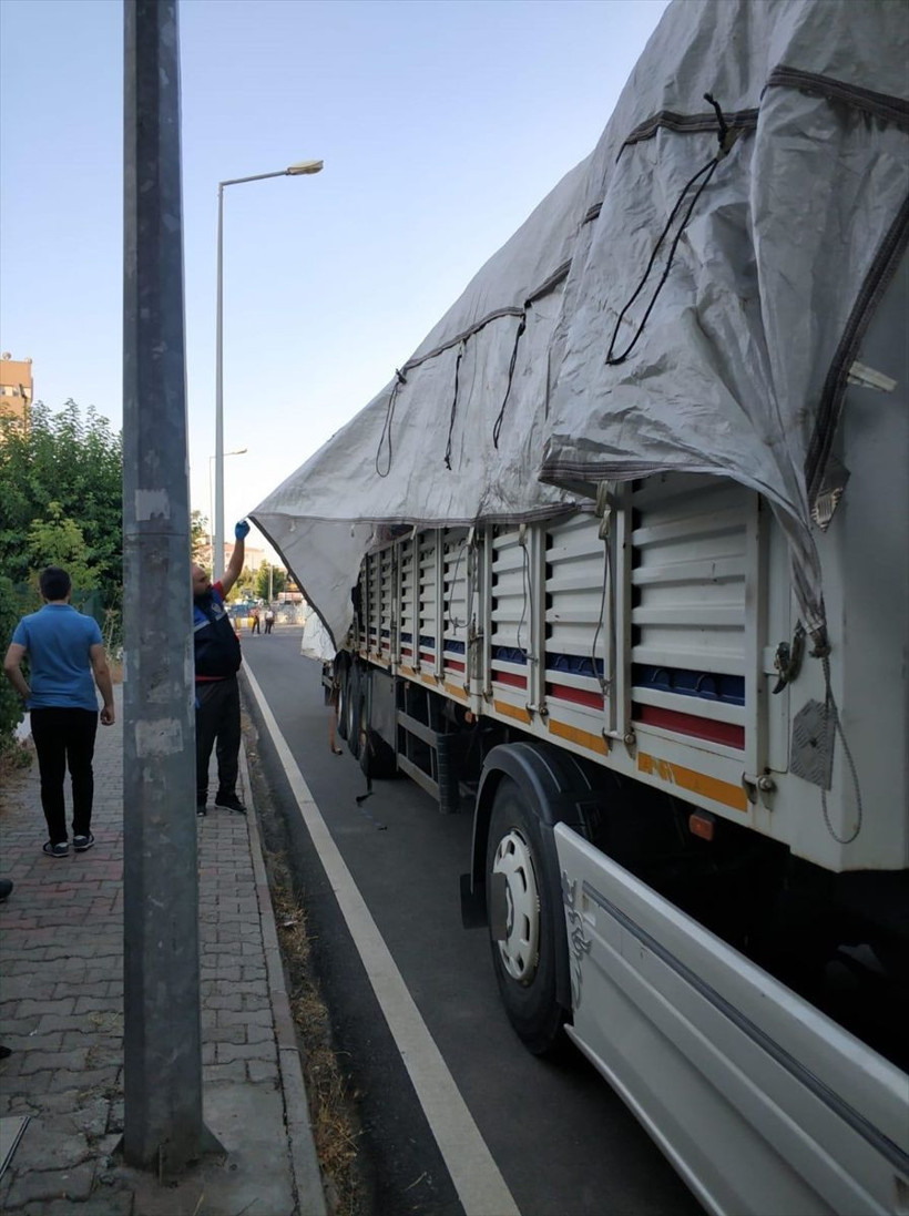 Batman'da 1 ton ele geçirildi plastik boruların arasından çıktı - Resim: 2