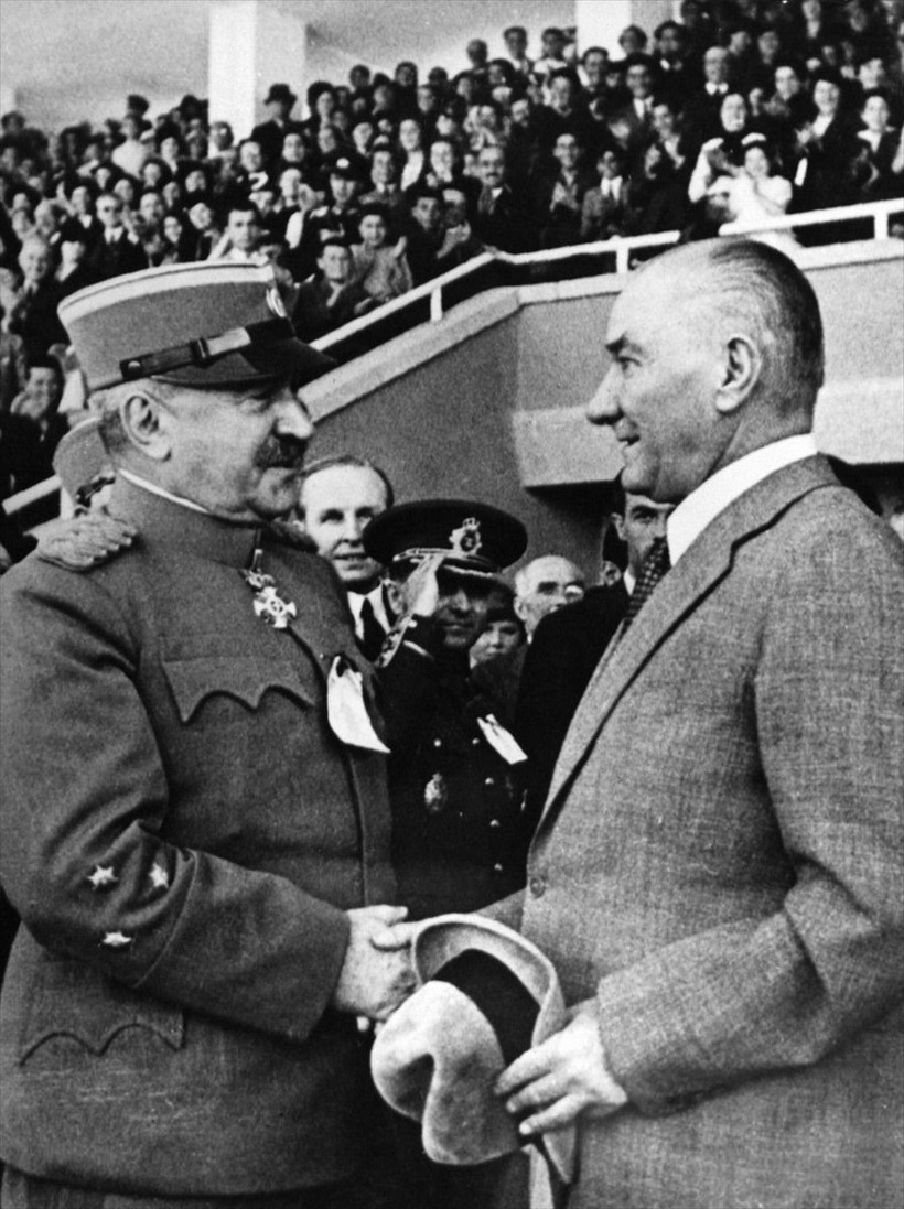 Ünlülerden 10 Kasım mesajları: Bu topraklarda doğmuş bir kadın olarak, en büyük hediyemsin - Resim: 3