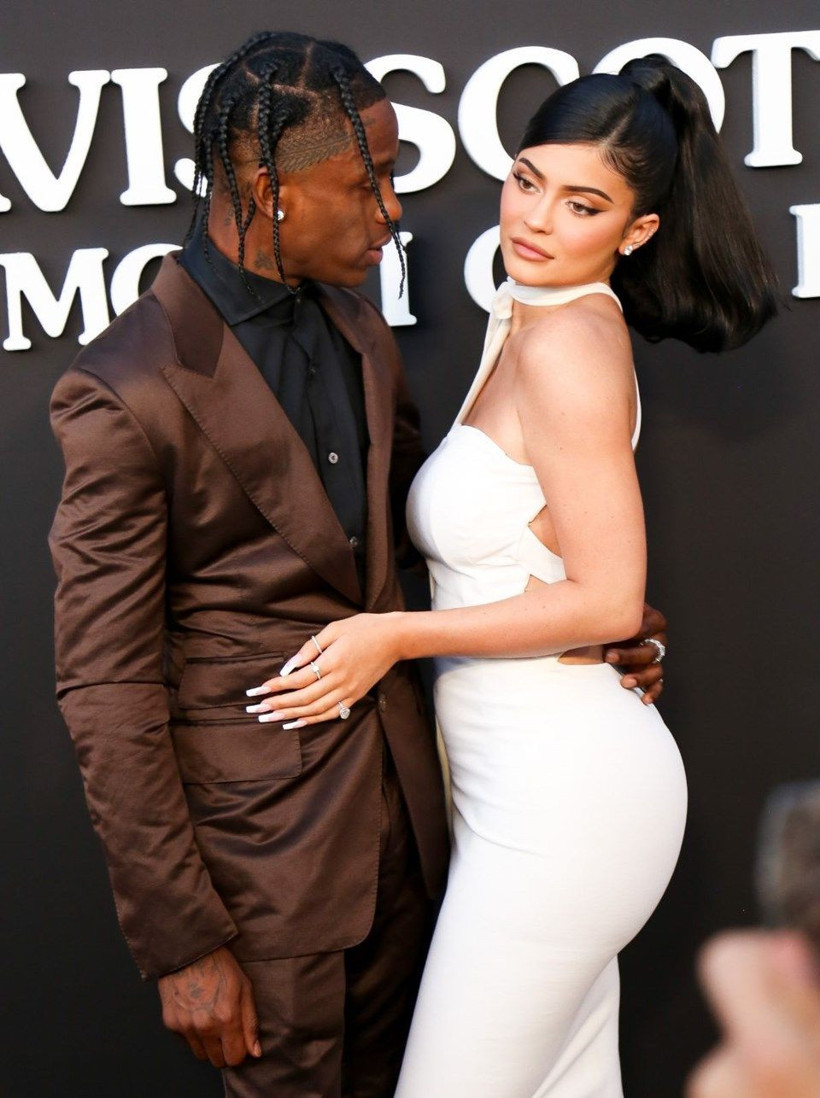 Travis Scott'ın kırmızı halıda Kylie Jenner'a yaptığı hareket olay oldu - Resim: 1