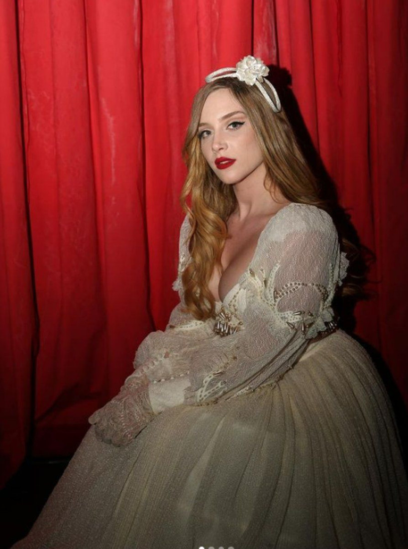 Hayal Köseoğlu'nun iç çamaşırız çeketli pozu olay oldu! Yorum yağdı: "Millet sakin olun" - Resim: 4