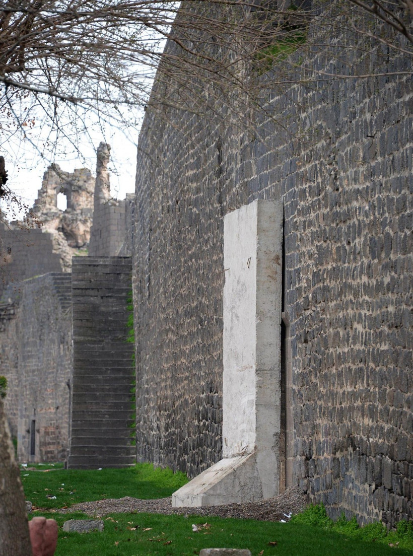 Sur ilçesine beton blok yerleştiriliyor - Resim: 2
