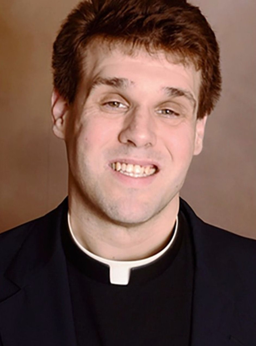 Rahip, kilisede iki kadınla porno film çekerken basıldı - Resim: 2