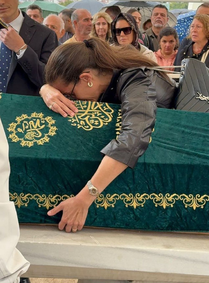 Halit Yukay'ın cenazesinde Kıvanç Tatlıtuğ gözyaşlarını tutamadı - Resim: 3