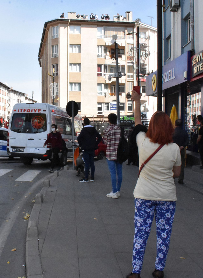 Sivas'ta olayı gören koştu cep telefonuna sarıldı - Resim: 4