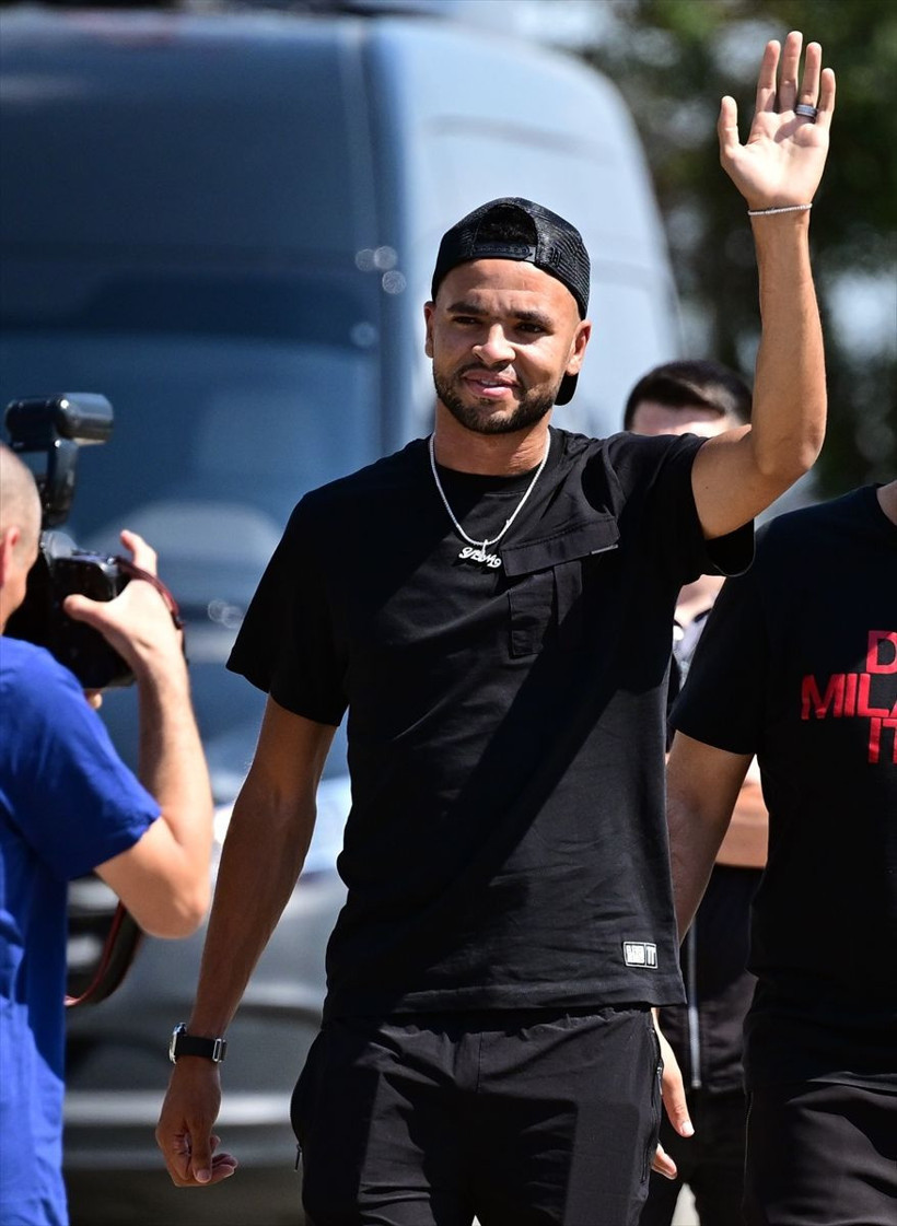 Fenerbahçe'nin yeni transferi Youssef En-Nesyri İstanbul'a geldi! Taraftarlar onu coşkuyla karşıladı - Resim: 3