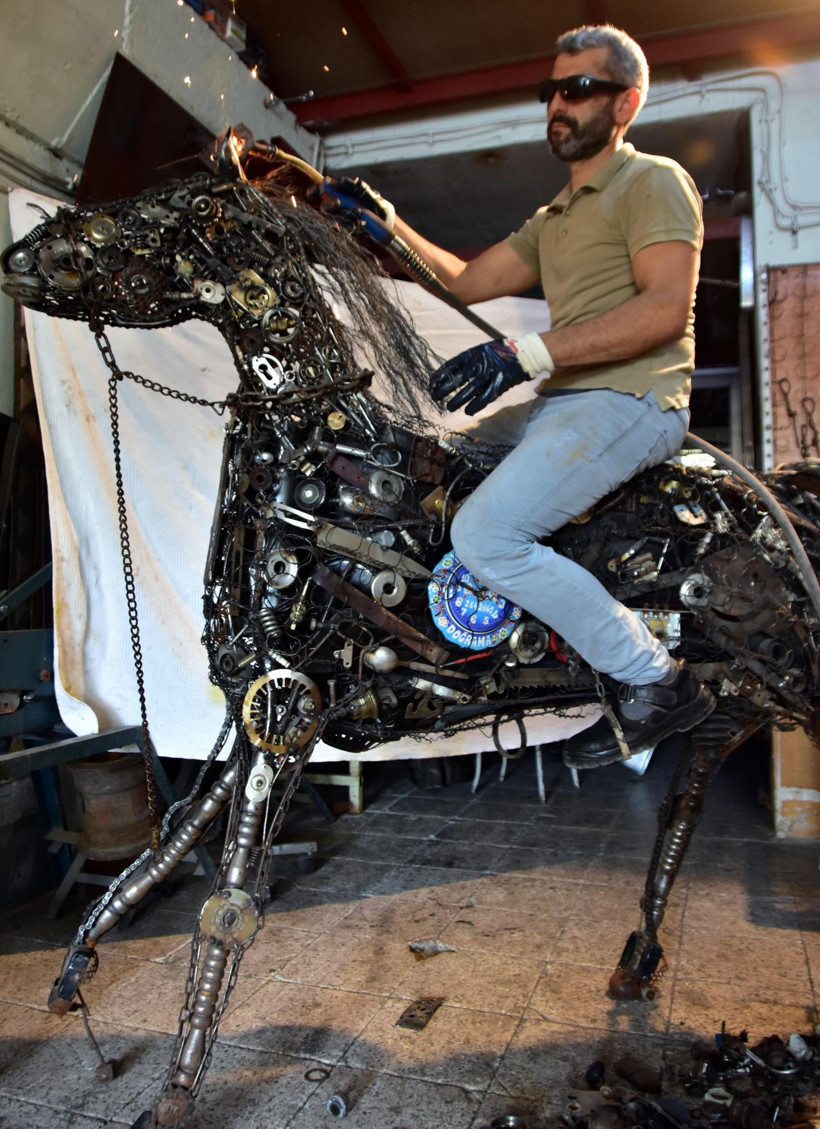 3 bin atık malzeme kullandı 2 yıl sürdü! Muğla'da ilginç atı fiyat biçip satışa çıkardı - Resim: 4