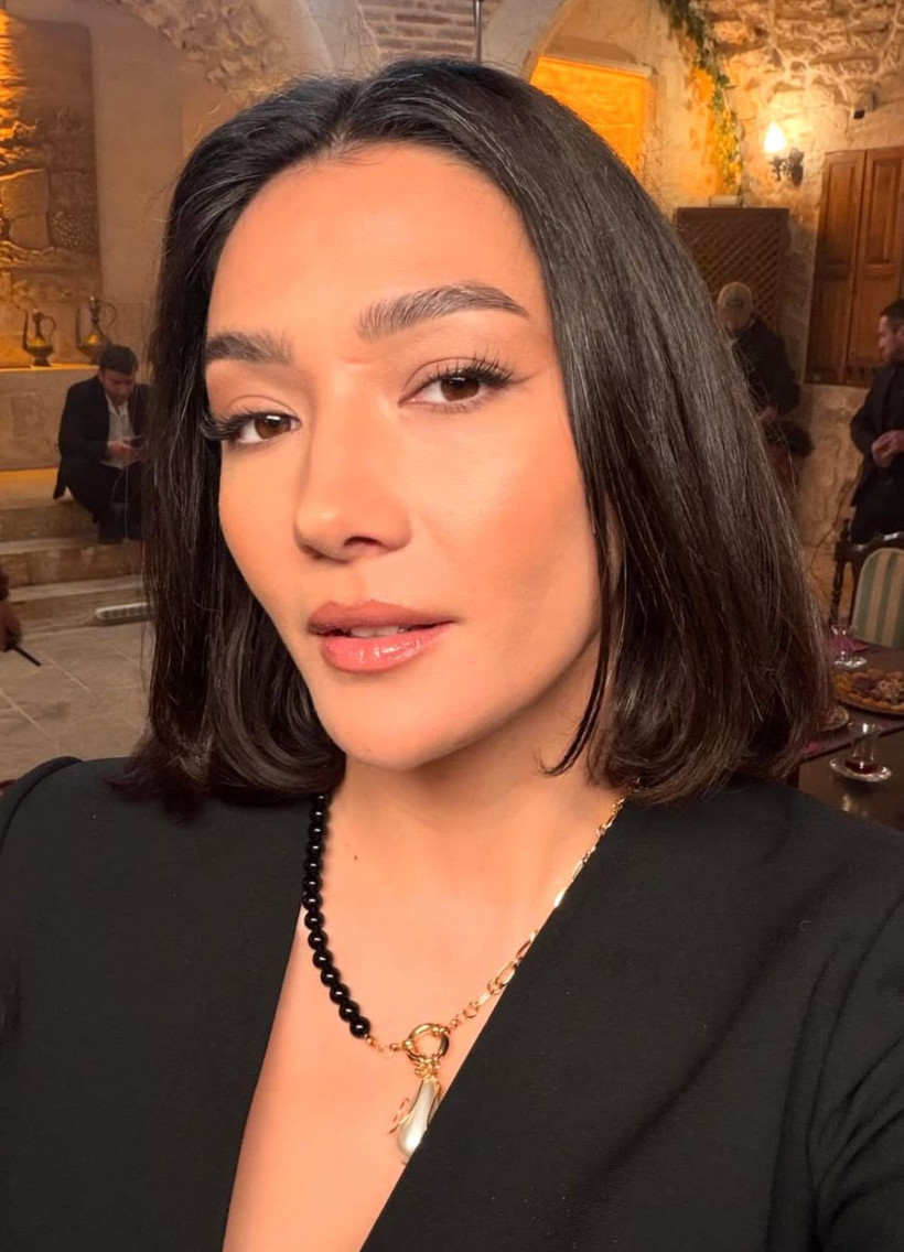 Aybüke Pusat çarşafa girdi! Verdiği pozlar çok konuşuldu - Resim: 7