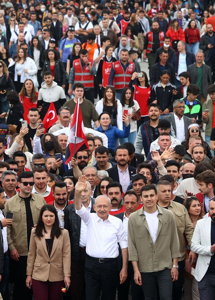Kemal Kılıçdaroğlu, gençlerle Anıtkabir'e yürüdü! 'Bu ülkenin ufkunu açacak olan sizlersiniz' - Resim: 3