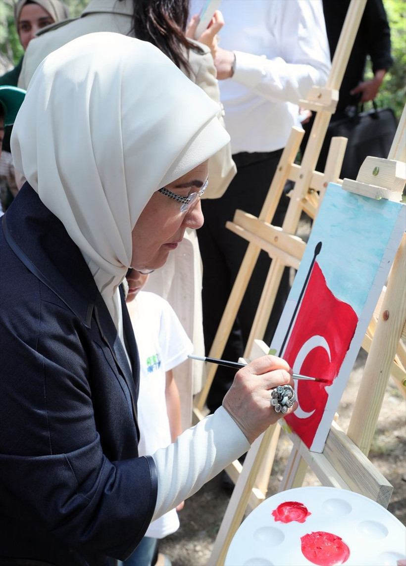 Emine Erdoğan, Kızılcahamam'da gençlerle çevre yürüyüşüne katıldı - Resim: 2