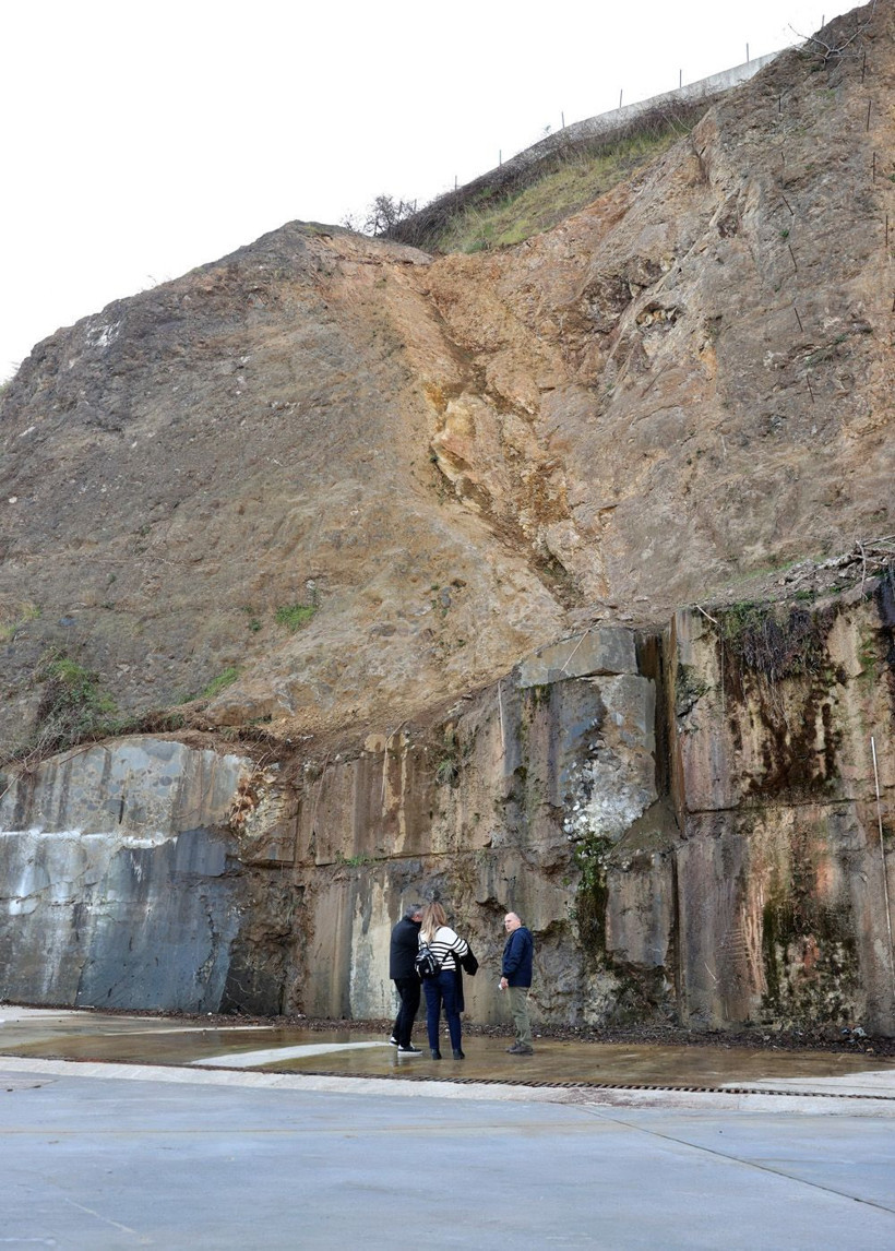 Eşini ve 2 çocuğunu kaybetti! Olay yerinde keşif yapıldı, ağlayarak anlattı - Resim: 2