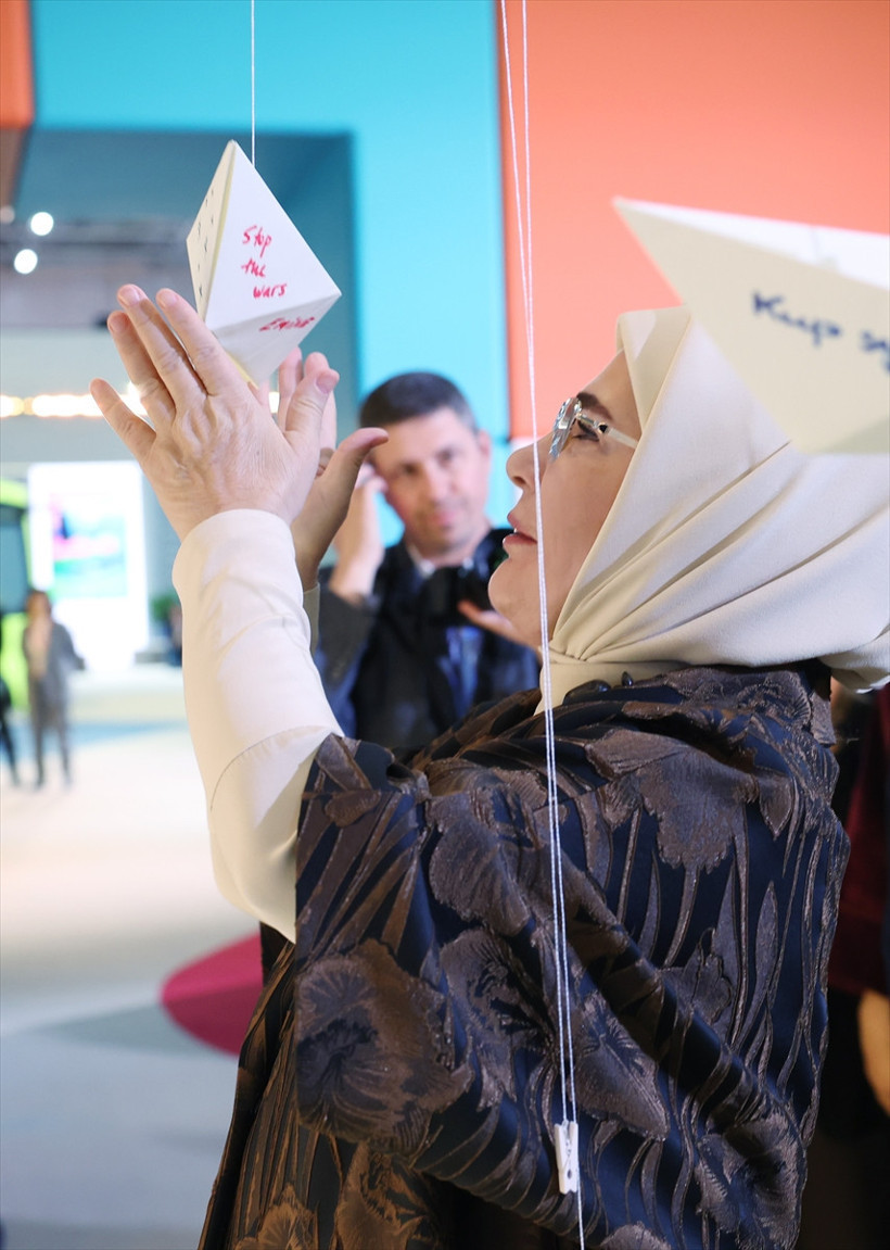 Emine Erdoğan, Özbekistan'da düzenlenen zirve kapsamında açılan sergiyi ziyaret etti - Resim: 4