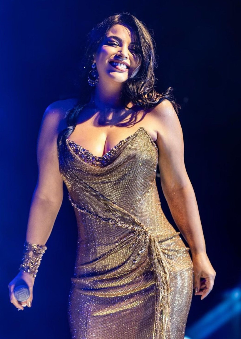 9 kilo veren şarkıcı Zara tarzıyla adından söz ettirdi! Göğüs dekolteli kıyafetine yorum yağdı - Resim: 4