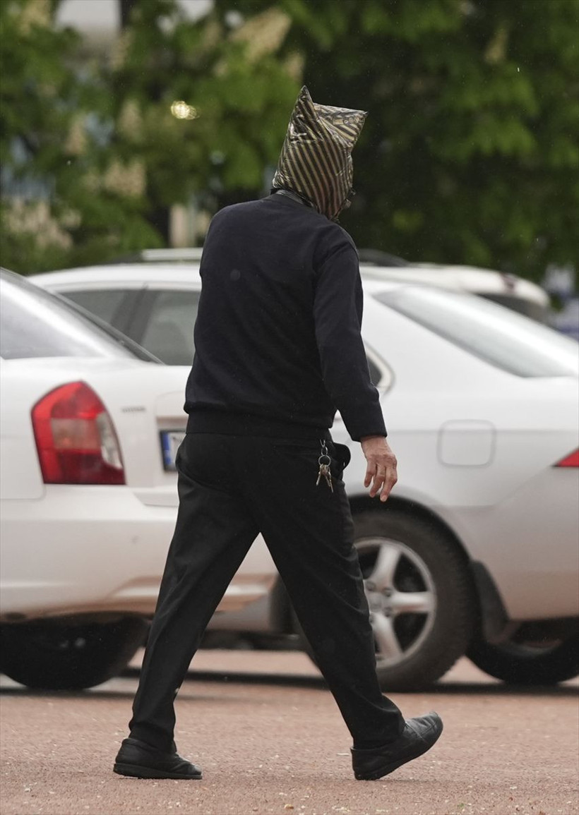 Ankara'da sağanak ve kuvvetli fırtına etkili oluyor! Ağaçlar devrildi,trafik felç oldu - Resim: 1