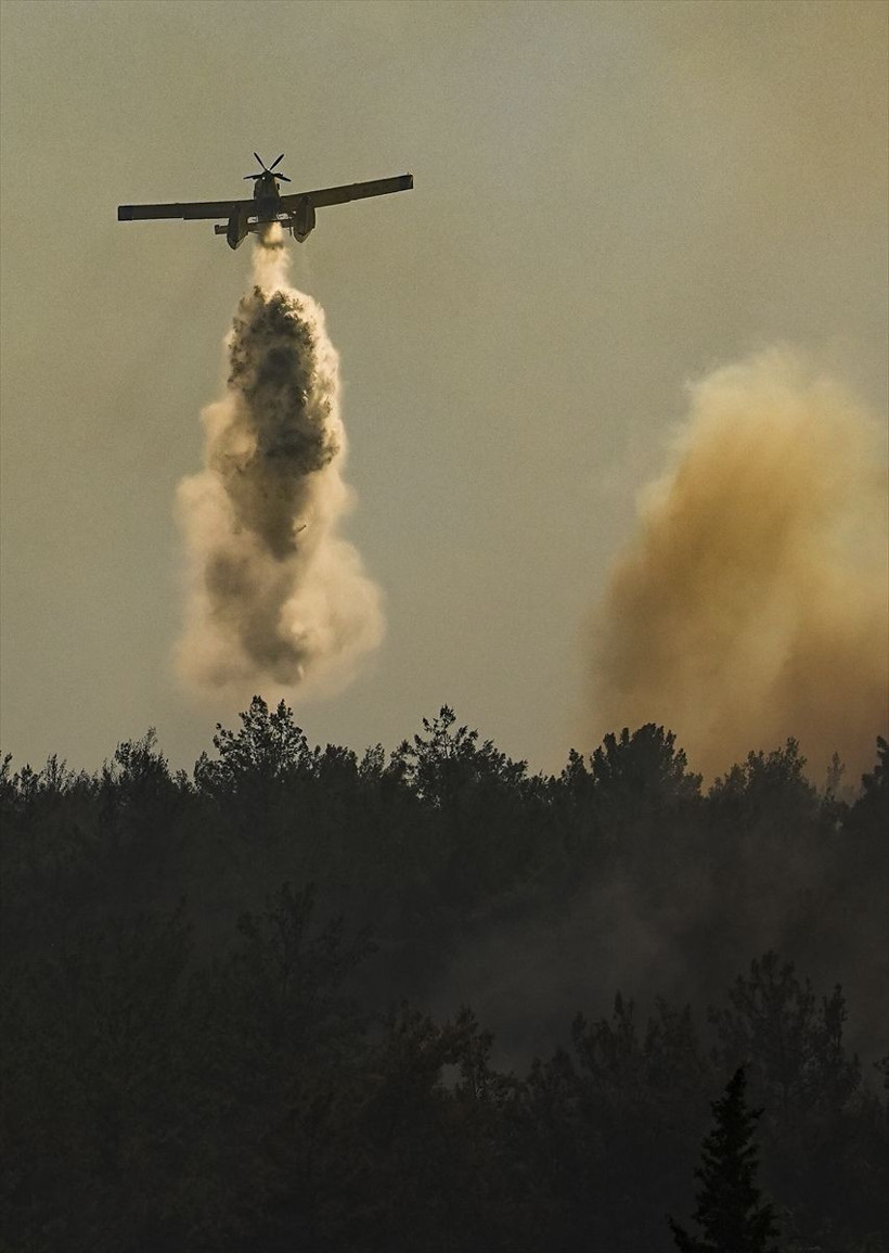 Çanakkale ve İzmir'de yangın çıktı! Tarım alanında başladı ormana sıçradı, dumandan göz gözü görmüyor - Resim: 3