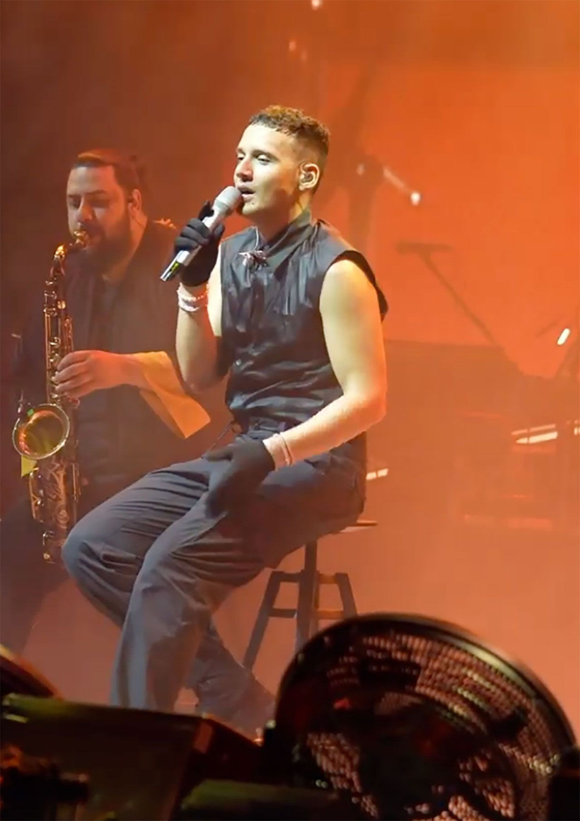 Ünlü popçu Edis Harbiye konserinde gözyaşlarını tutamadı - Resim: 1