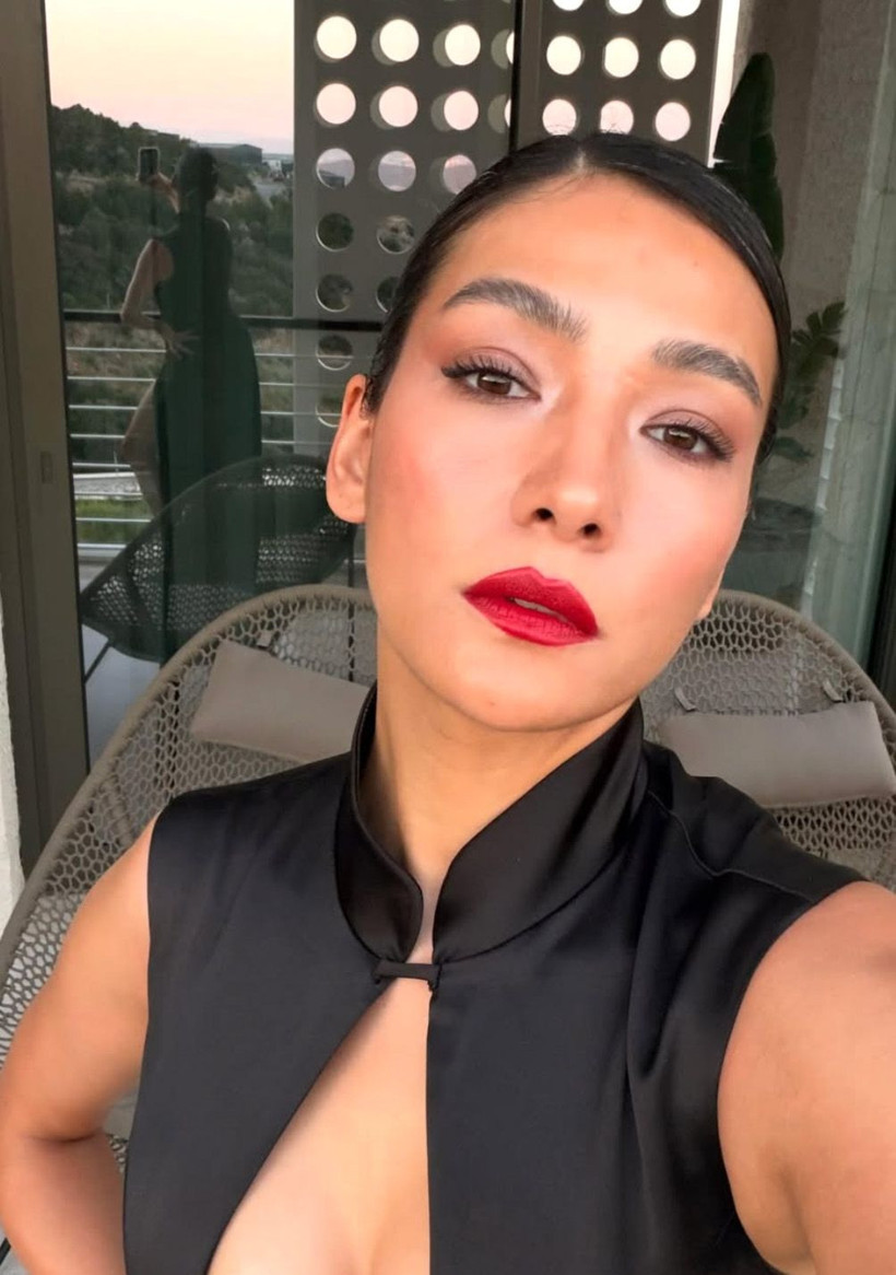 Aybüke Pusat çarşafa girdi! Verdiği pozlar çok konuşuldu - Resim: 8