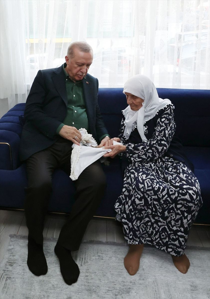 Cumhurbaşkanı Erdoğan, 15 Temmuz'da 3 yakını şehit olan Muzaffer Gülşen'i evinde ziyaret etti - Resim: 3