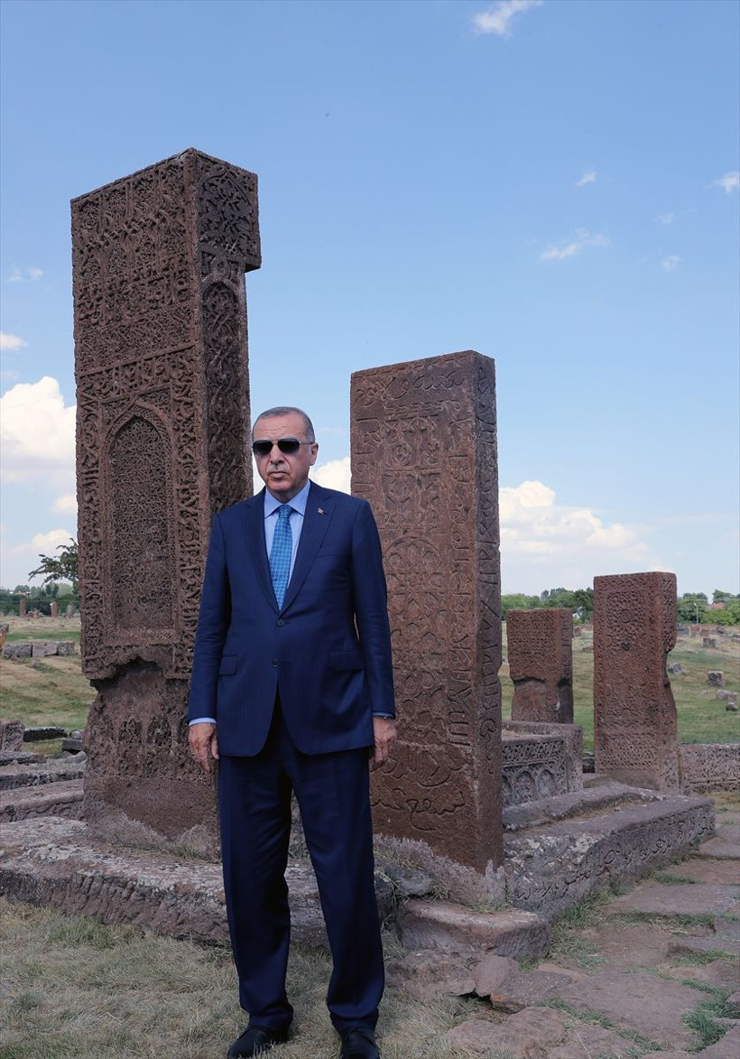 Cumhurbaşkanı Erdoğan Ahlat Selçuklu Mezarlığı'nı ziyaret etti - Resim: 2