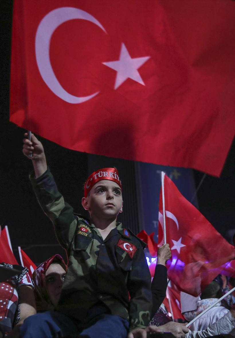 O videoyu izleyip gözyaşlarına boğuldular - Resim: 2