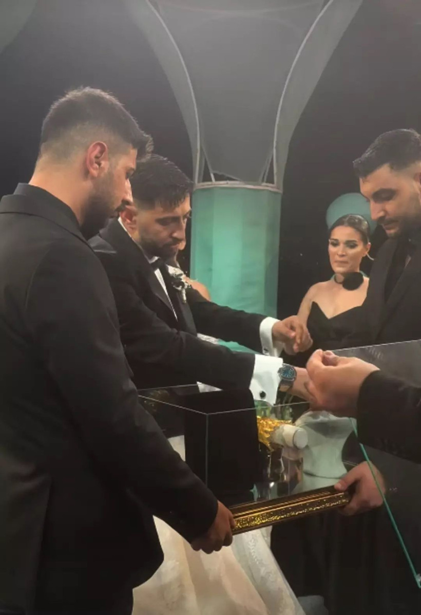 Burak Bulut ve Eda Sakız evlendi! Düğünde takılan altınlar olay oldu... - Resim: 4