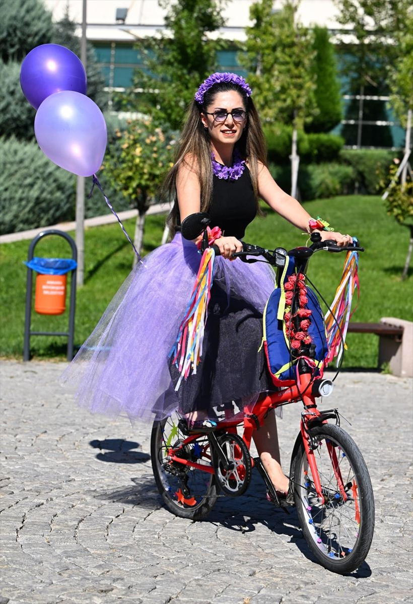 Başkentte kadınlar süslenip püslenip pedal bastı - Resim: 1