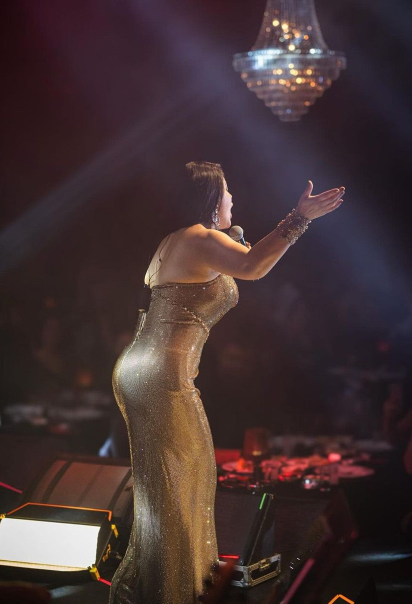 9 kilo veren şarkıcı Zara tarzıyla adından söz ettirdi! Göğüs dekolteli kıyafetine yorum yağdı - Resim: 3