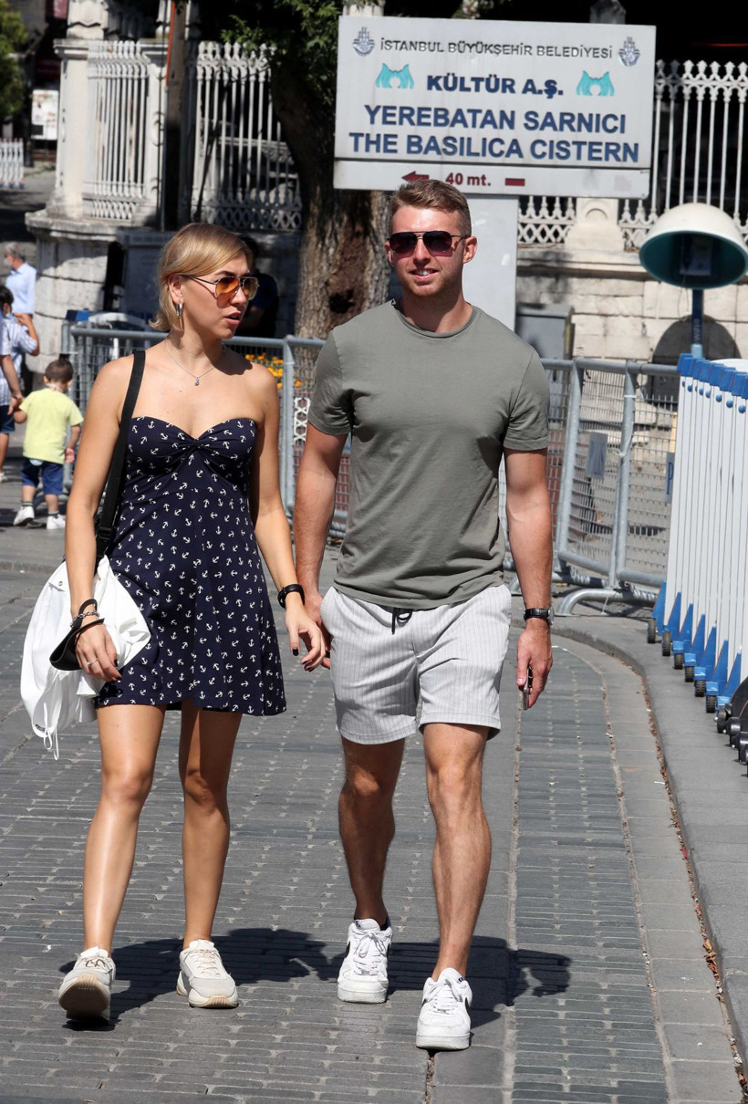 İstanbul'da turistler bile koronavirüs önlemlerini takmıyor - Resim: 3