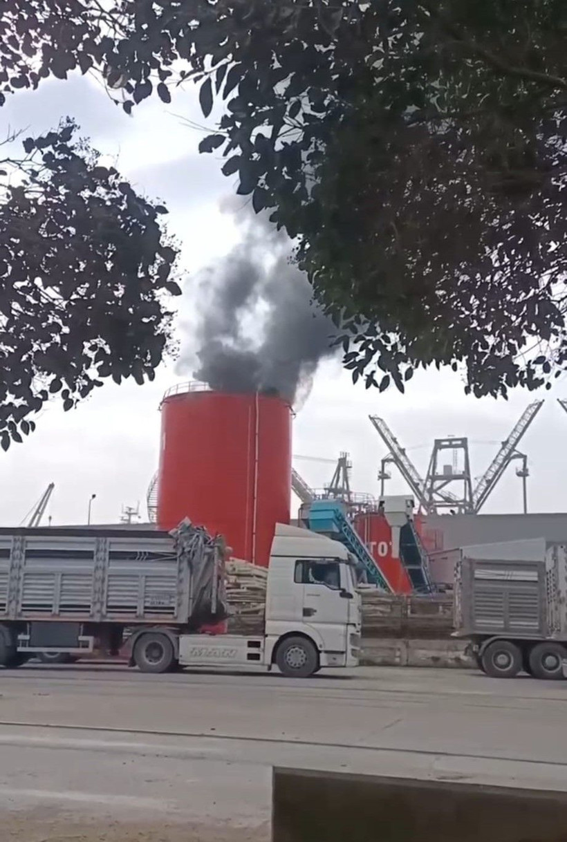 Safiport limanında patlama! Alevler büyük paniğe neden oldu - Resim: 3
