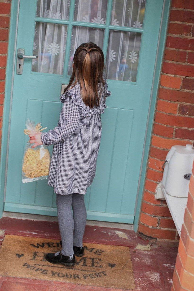 İngiltere Prensesi kapı kapı dolaşıp Covid-19 yardımı dağıttı - Resim: 2