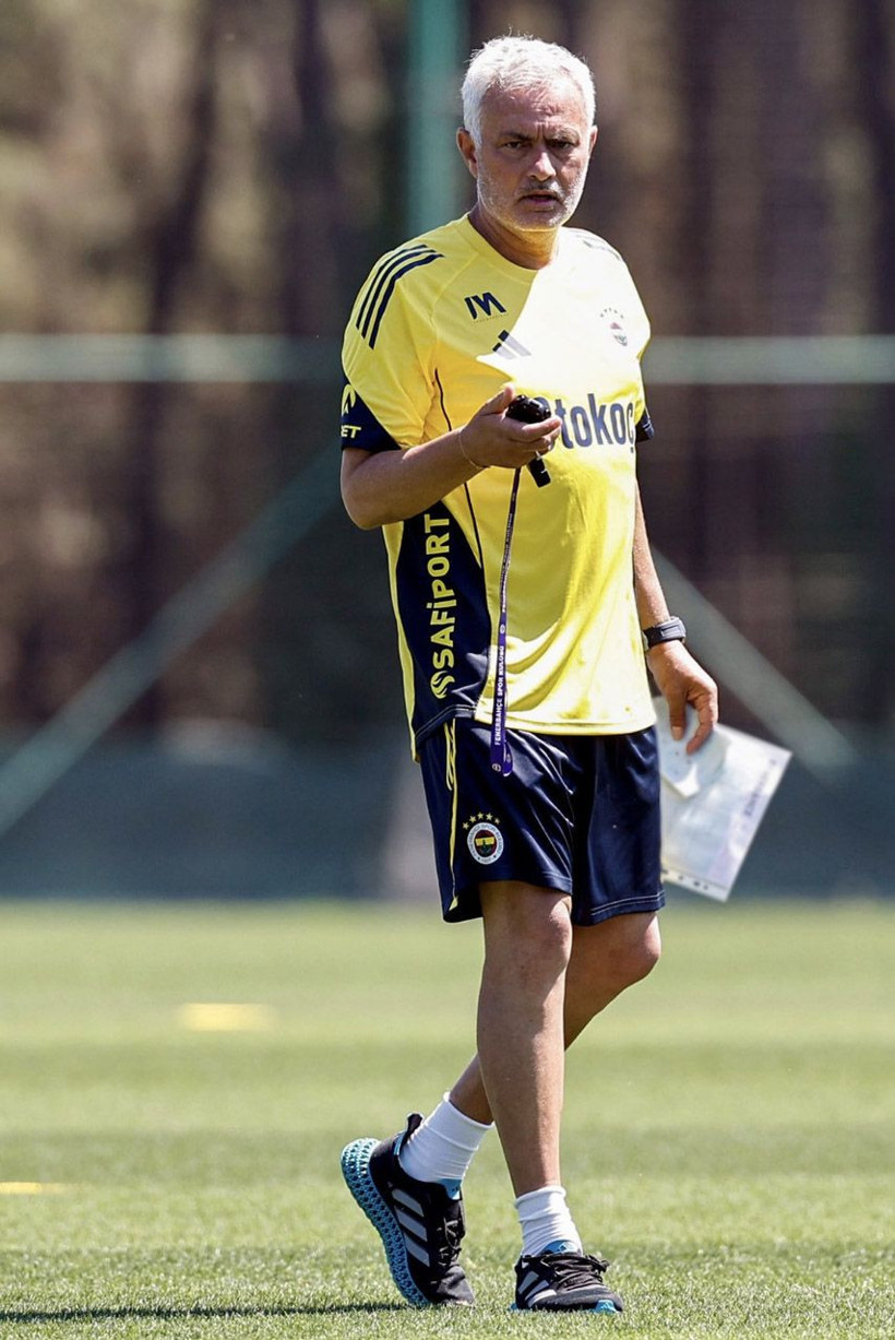 Fenerbahçe'de Jose Mourinho 2 ismi tamamen sildi! Takımdan gönderilecekler - Resim: 3